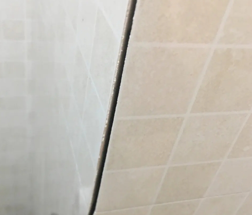 玛多瓷砖空鼓维修公司分享阳台瓷砖脱落的修复过程可以分为以下几个步骤